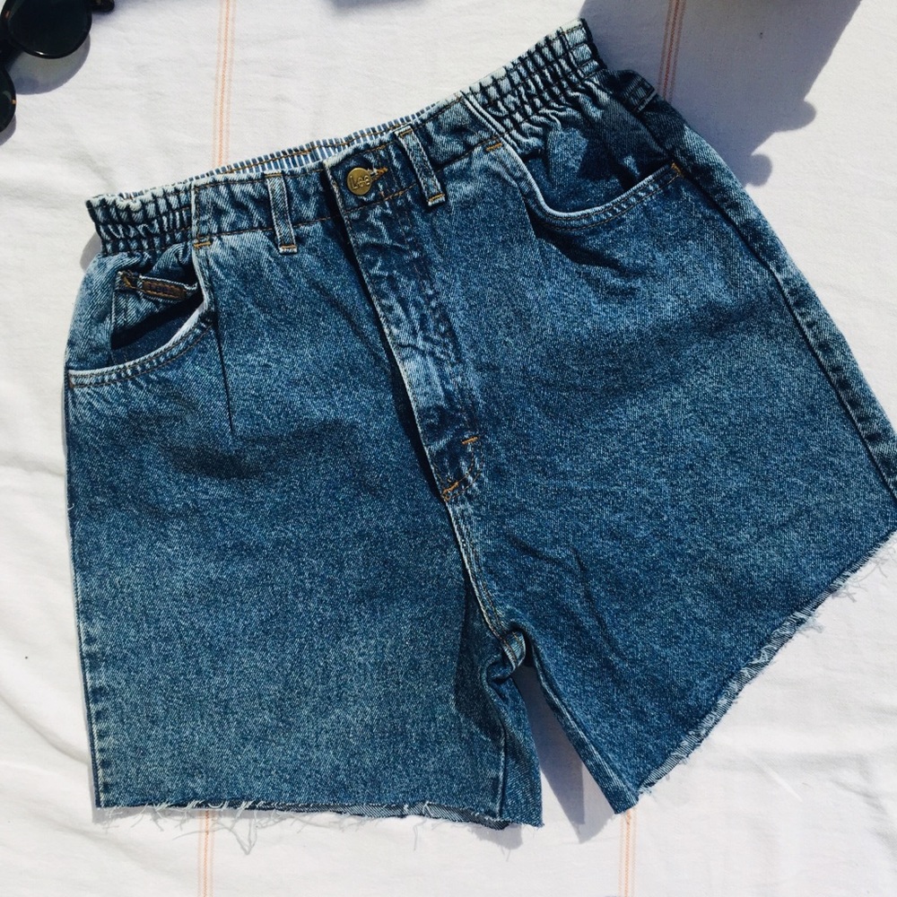 •Vintage Lee Acid Wash High Waisted Shorts•